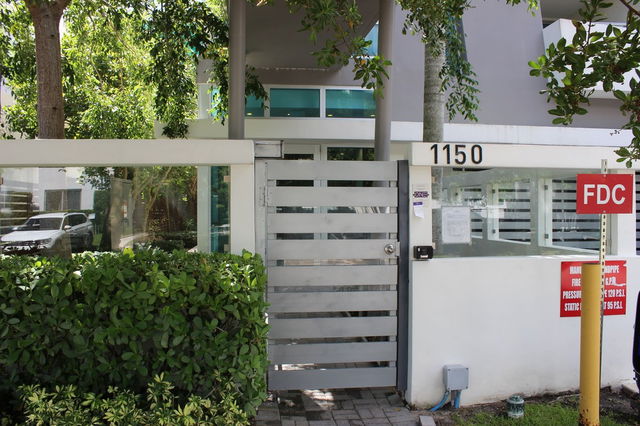 One by Tross  photo 3